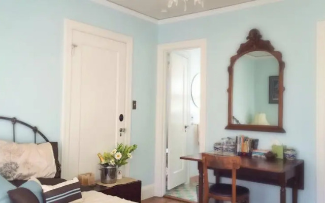 Claremont Court House