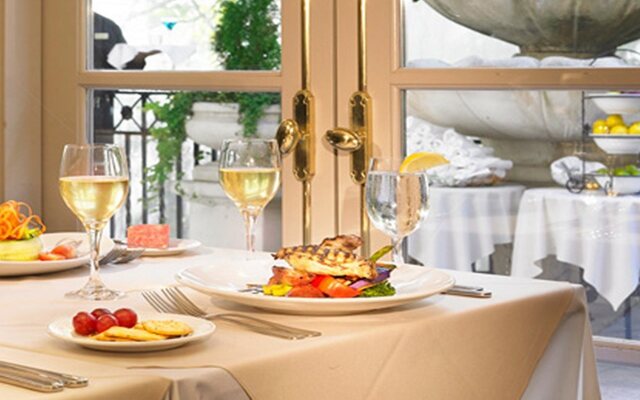 Grand Hotel & Suites