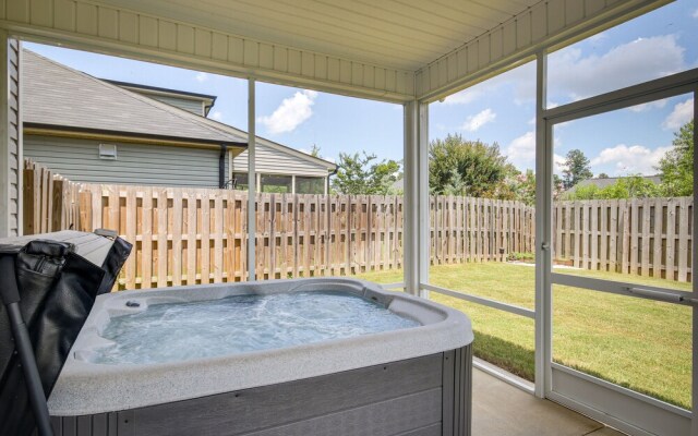 Quaint Grovetown Getaway w/ Private Hot Tub!