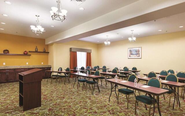 La Quinta Inn  Suites by Wyndham Houston Channelview