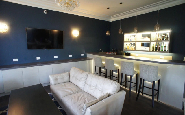 Applewood Hotel