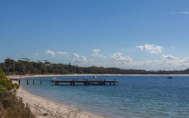 Castaways Unit 1, 17 Shoal Bay Road