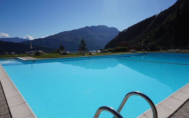 Large Apartment For 6 People With Swimming Pool, Tennis, Bbq And Private Garage
