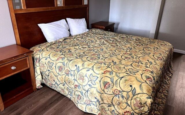 Budget Plaza Motel