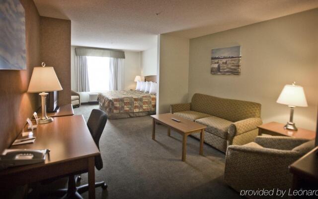 Service Plus Inn and Suites Calgary