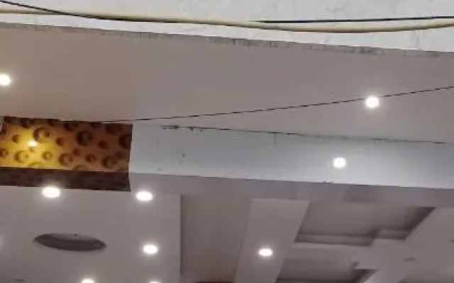 OYO 70042 B Singh Stay Mahipalpur