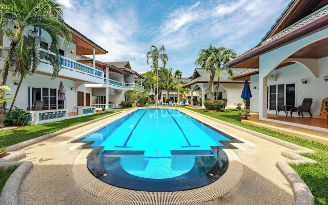 1BR Apt Poolside Near Yanui Beach V201