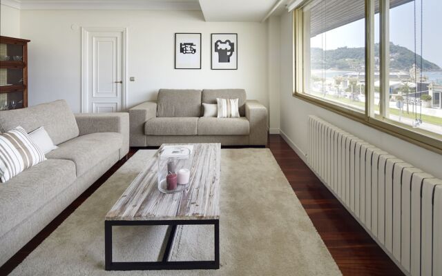 Playa de La Concha 3 Apartment by FeelFree Rentals
