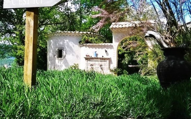 Le Mas des 5 Fontaines. Gite
