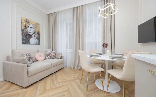 Grójecka Apartment by Renters