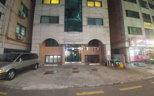 CN House