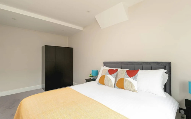 Skyvillion -4bed Cozy Cockfosters Apt Mins To Tube