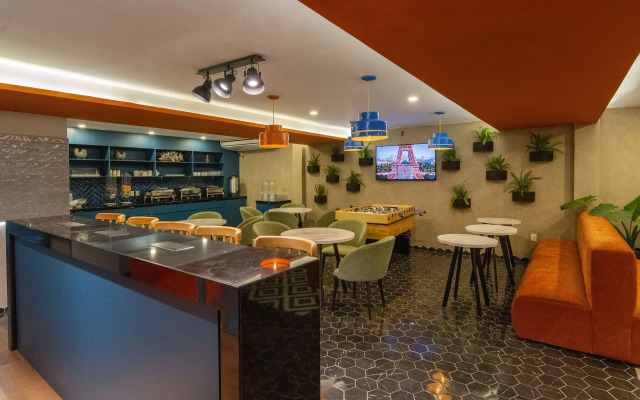 Vista Express Guadalajara Expo SureStay Collection by BW