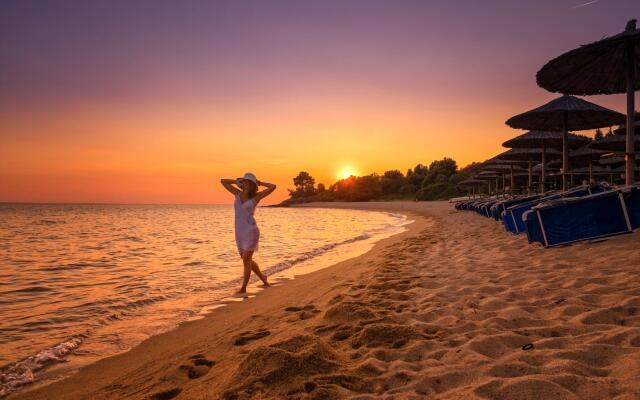 Lagomandra Beach Hotel