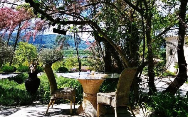 Le Mas des 5 Fontaines. Chambres d'hôtes