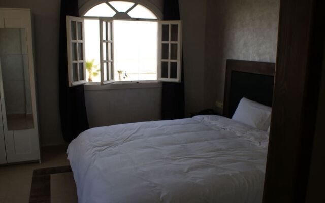 Amwaj Hotel