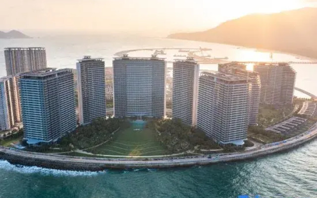 Yajing Haiju Surfing Seaview Design Hotel (Wanning Sunac Riyuewan Branch)