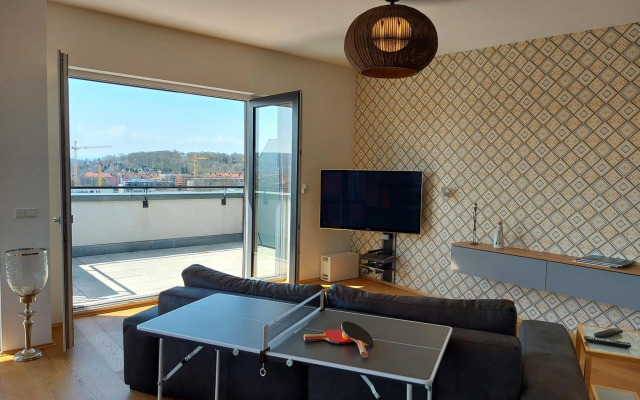 AT THE TOP - Penthouse über den Dächern der Stadt