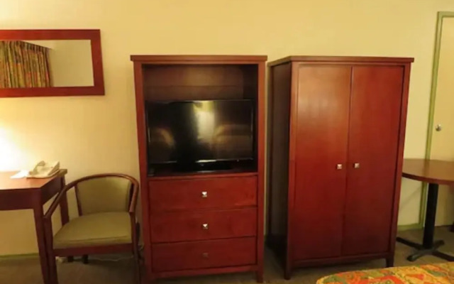 Town and Mountain Hotel