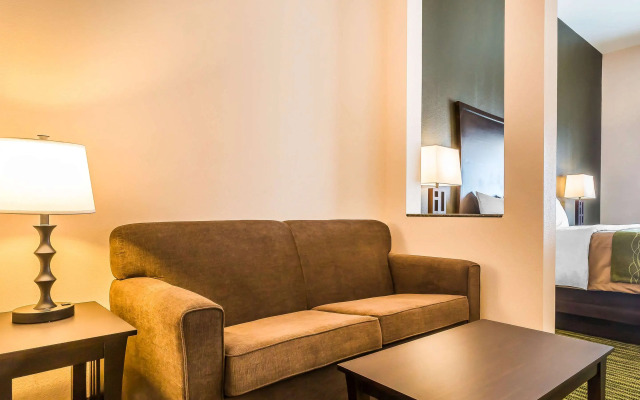 Comfort Inn & Suites Moore - Oklahoma City