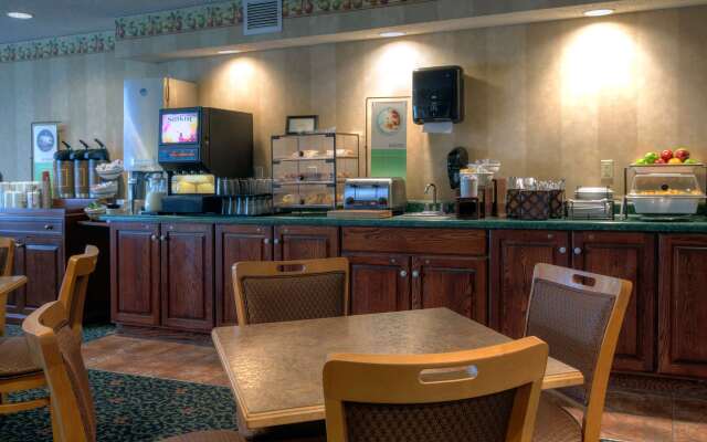 Country Inn & Suites by Radisson, Waterloo, IA