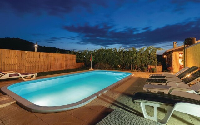 Beautiful Home in Banj With Wifi and 5 Bedrooms