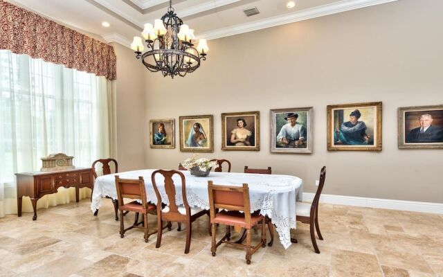 Knickerbocker Estate 8 Bedroom Home by NFVH