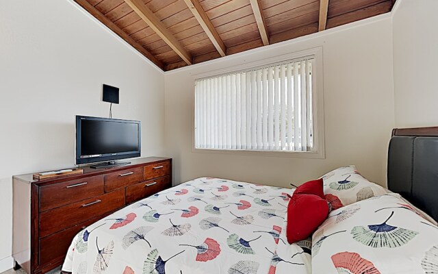Larry 10631 - 3 Br home by RedAwning