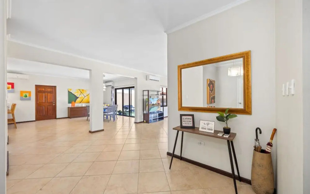 Gold Coast 4br4 5BA Villa w Privatepool Gym
