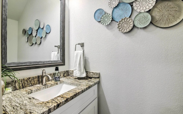 Lago Vista Townhome Near Lake Travis!