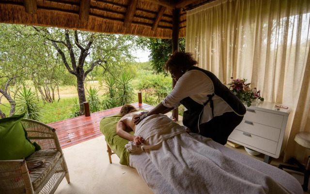 Khaya Ndlovu Safari Manor