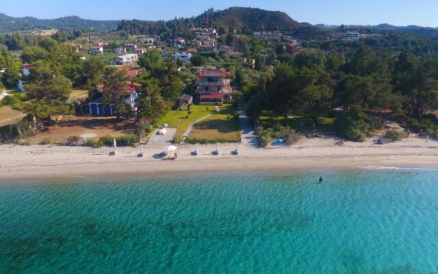 Villa Argo 2 - Beachfront, Big gardens, Location!