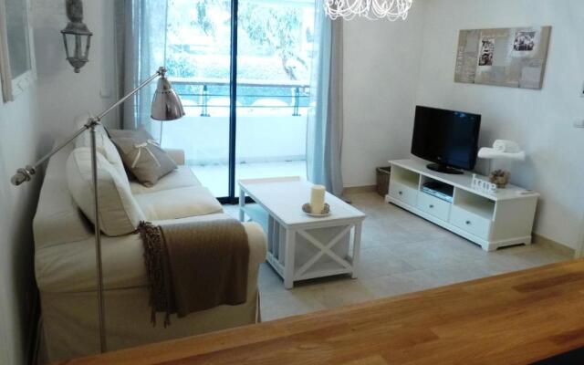 Elegant two bedroom apartment with modern design and terrace close to beaches and Cannes center 546