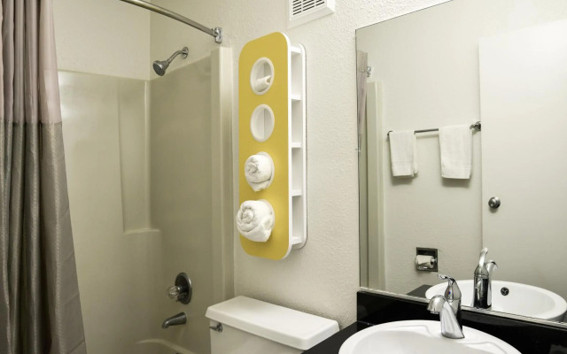 Motel 6 Toledo, OH