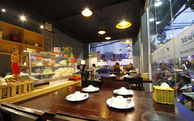Dee Dee Danang Hostel