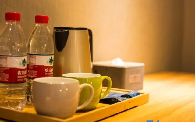 Starway Hotel (Zhengzhou Songshan Road Erqi Wanda Plaza)