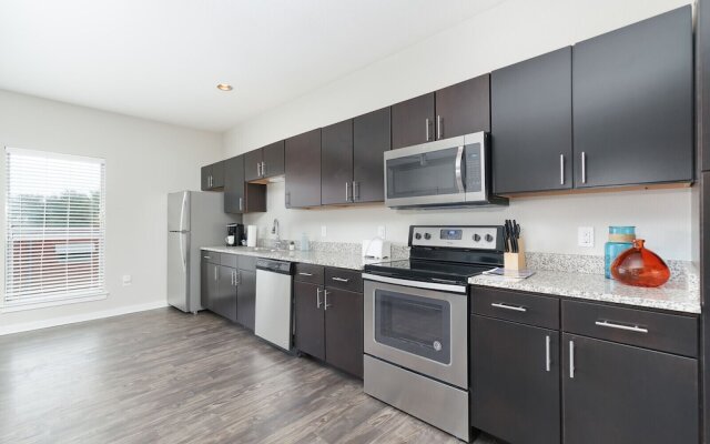 Modern Downtown Apartments by Frontdesk