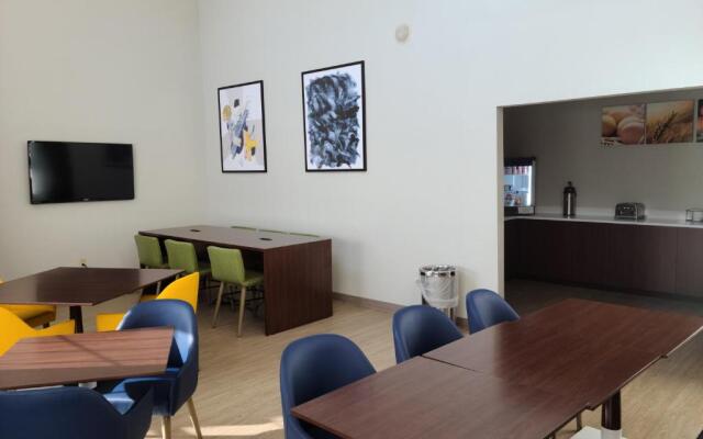 Comfort Inn & Suites