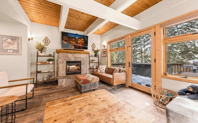 Tahoe City Retreat For 8!