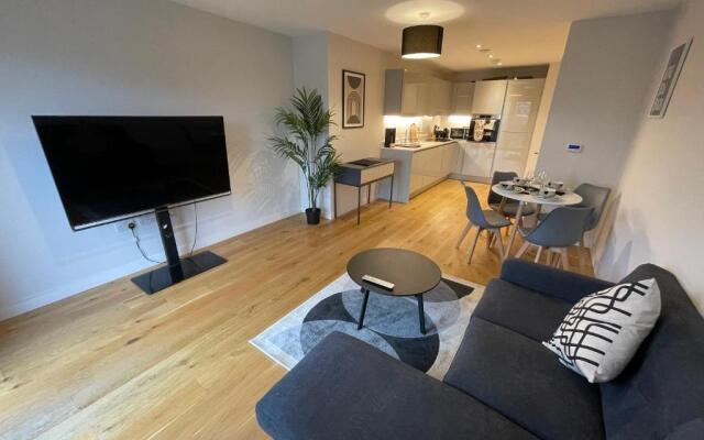 Stunning 2-bed Apartment in Bristol With Parking