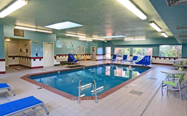 Holiday Inn Express & Suites Burlington by IHG