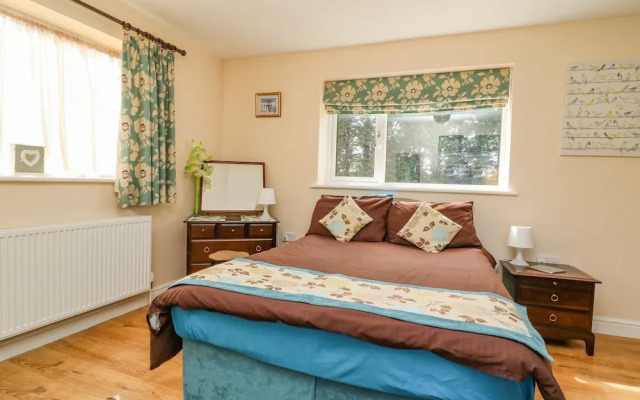 1 Pines Farm Cottages