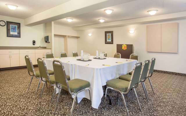 Super 8 by Wyndham Truro NS