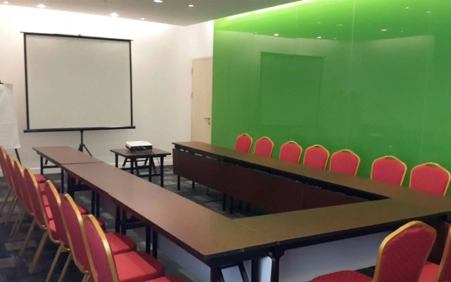 Zuri Express Mangga Dua