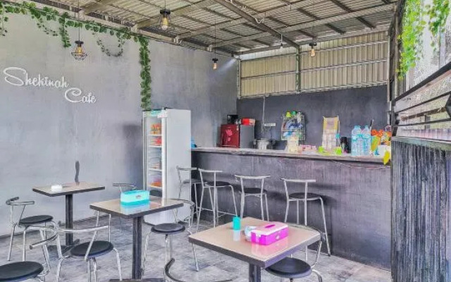 Shekinah Homestay & Cafe Waikabubak Mitra RedDoorz