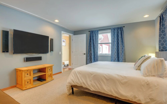 Ski, Golf & Hike: Spacious Dover Retreat!