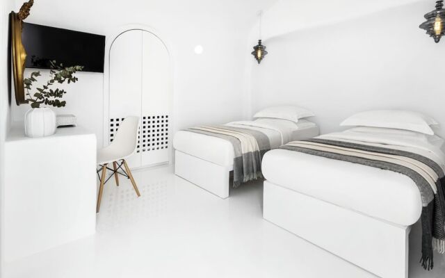 Immaculate 5-bed With Pool - Villa Eros Sea