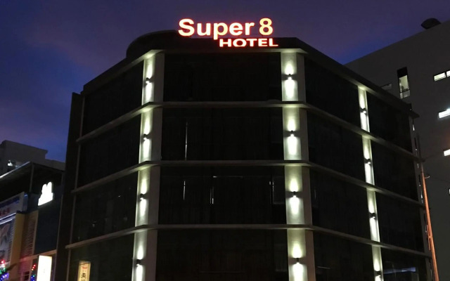 Super 8 Hotel @ Bayan Baru