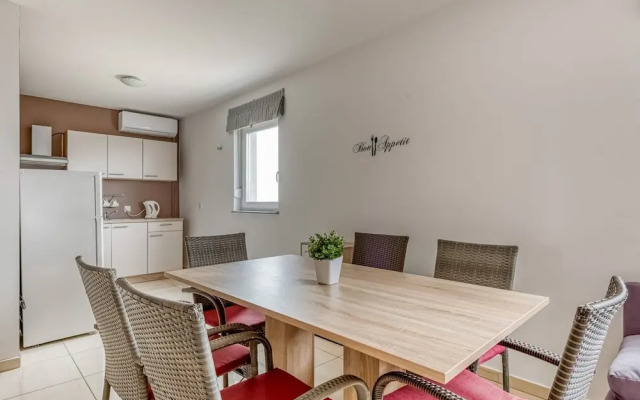 Charming Apartment in Novalja near Zrče Beach