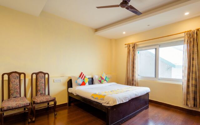 OYO 13160 Home City Heart 3BHK Mall Road